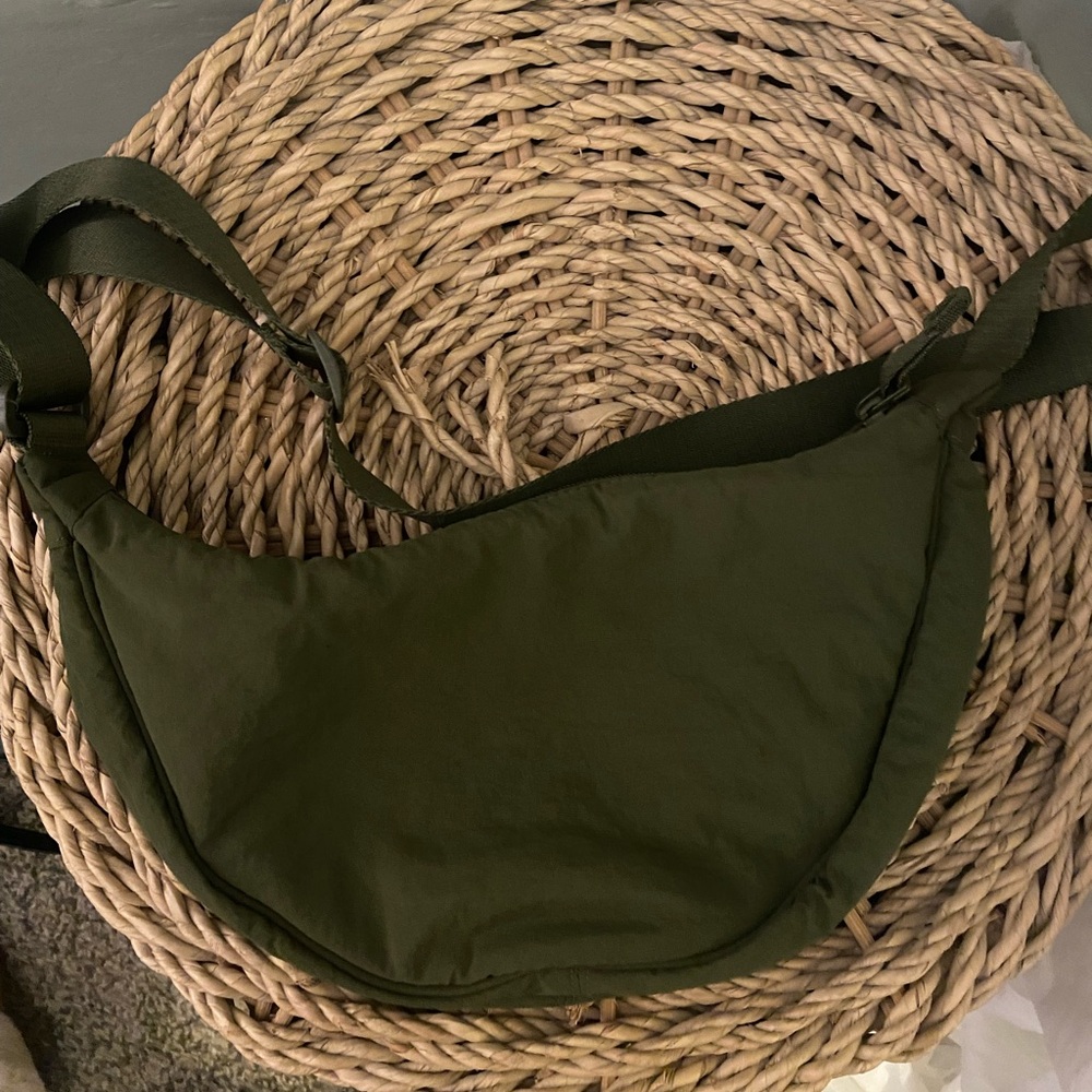 UNIQLO crossbody fannypack bag